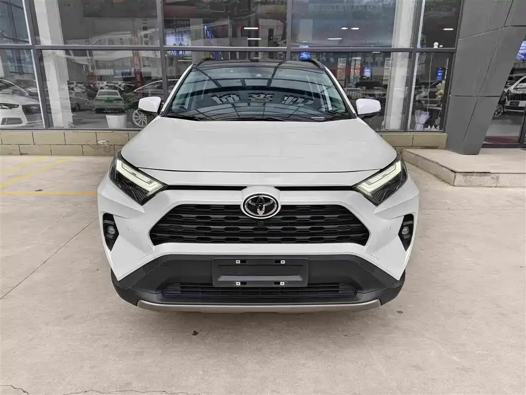 Toyota RAV4 — фото 1