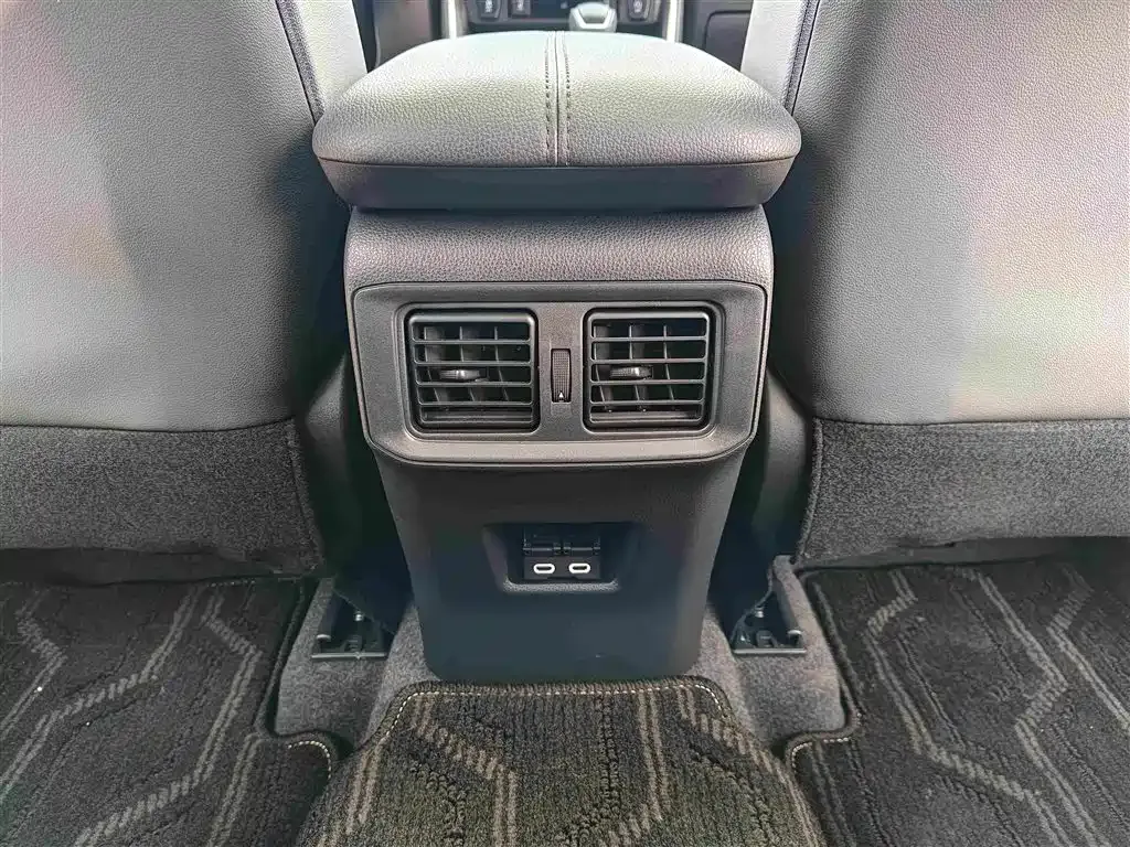 Toyota RAV4 — фото 9