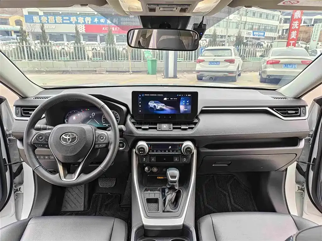 Toyota RAV4 — фото 3