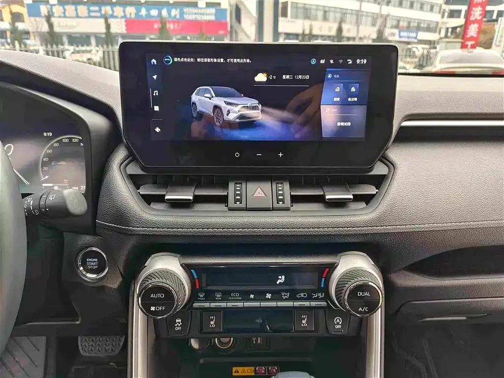 Toyota RAV4 — фото 7