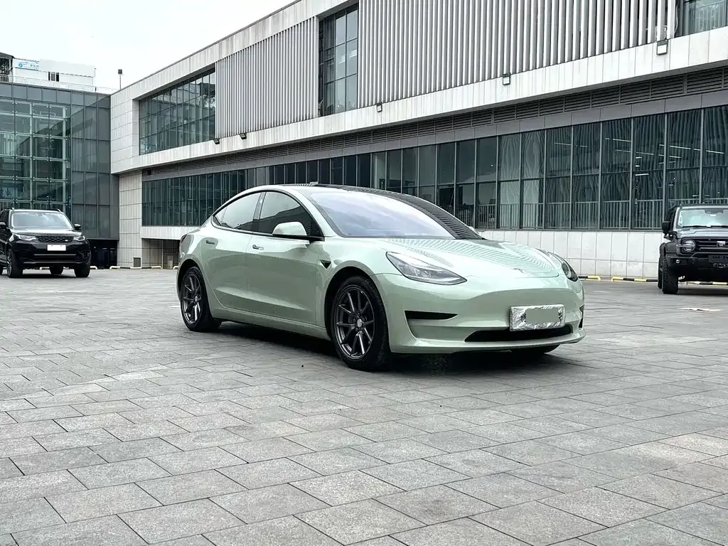 Tesla Model 3 — фото 10