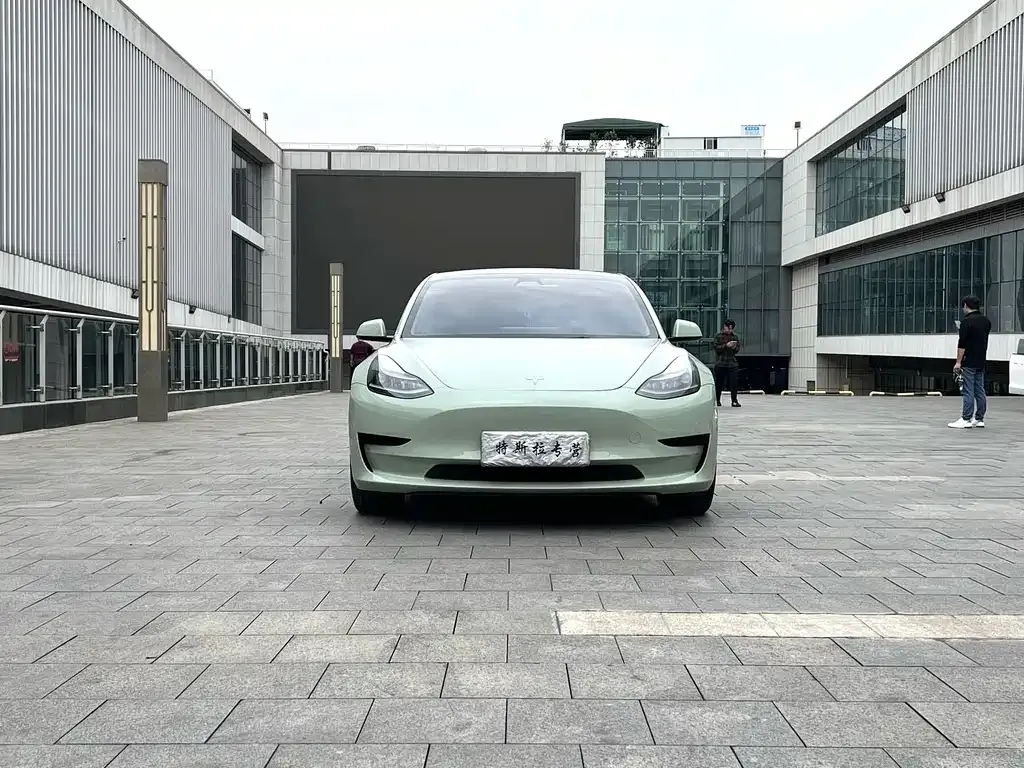 Tesla Model 3 — фото 9