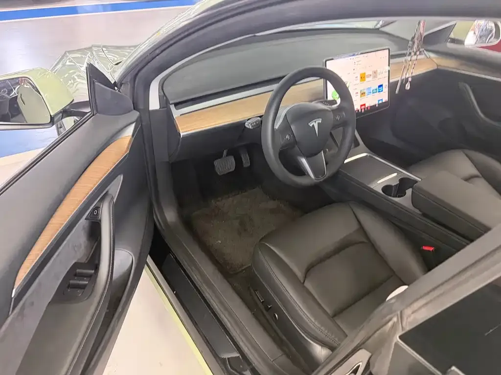 Tesla Model 3 — фото 3