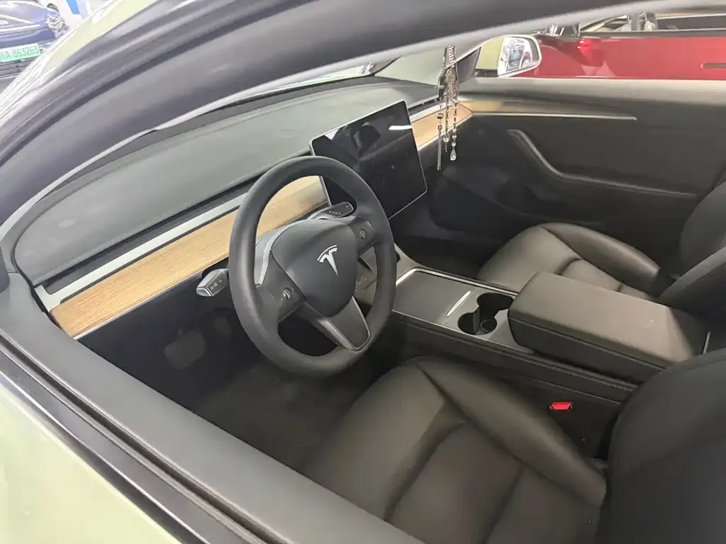Tesla Model 3 — фото 7