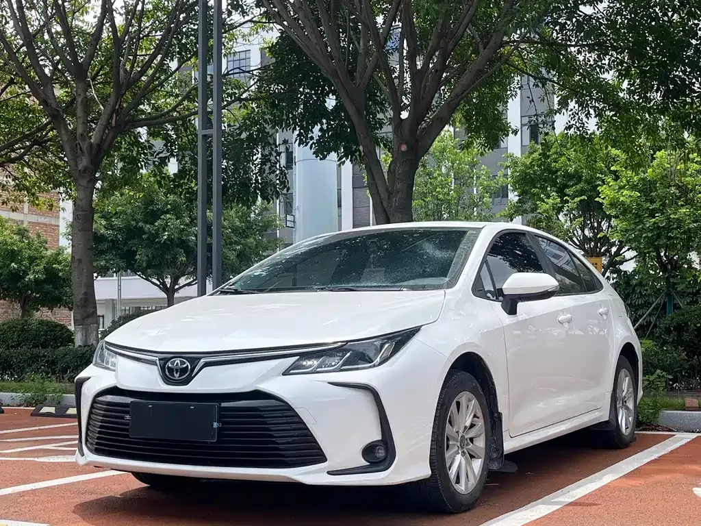 Toyota Corolla — фото 1