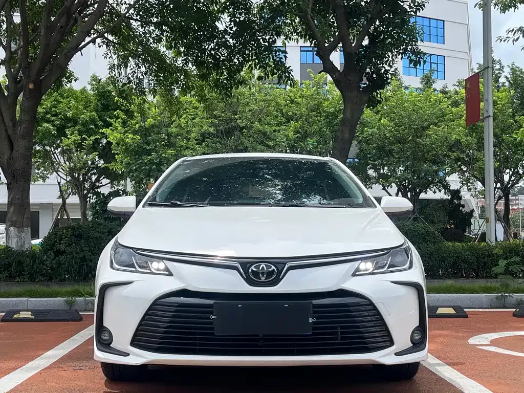 Toyota Corolla — фото 4