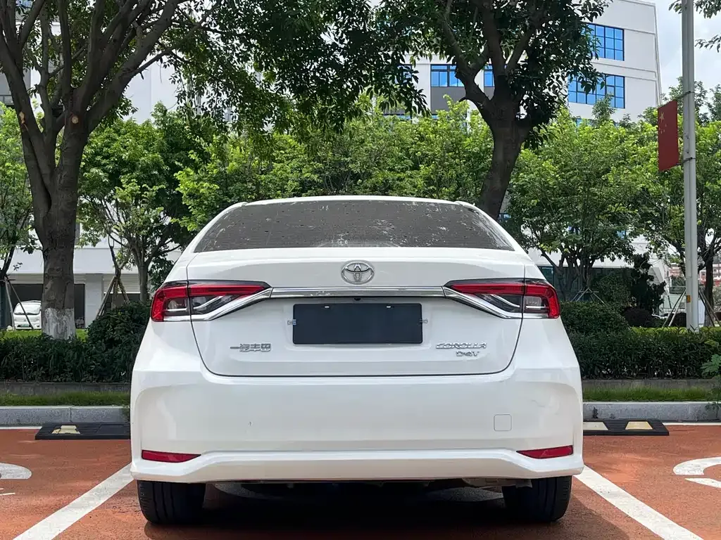 Toyota Corolla — фото 7