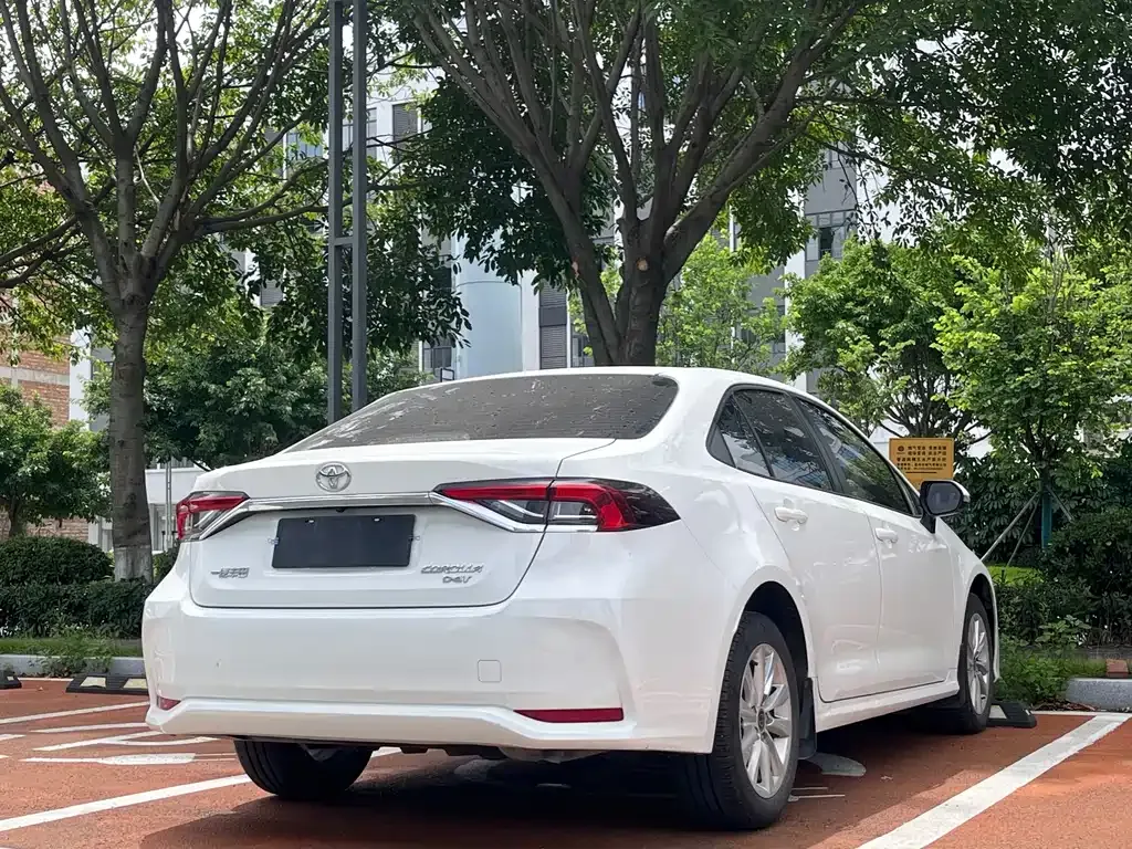 Toyota Corolla — фото 9