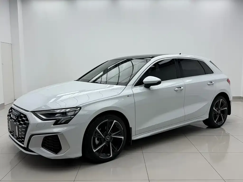 Audi A3 — фото 1
