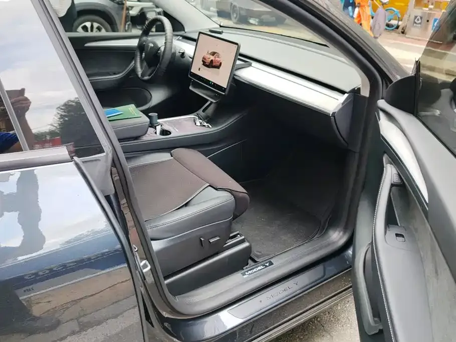 Tesla Model Y — фото 6