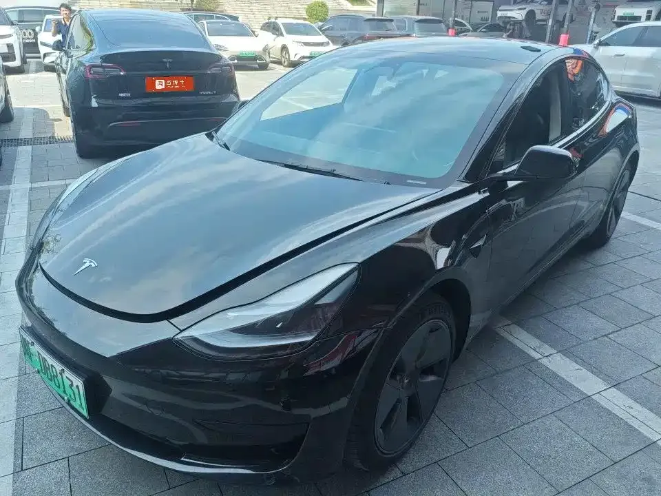 Tesla Model 3 — фото 1