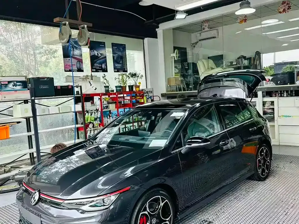 Volkswagen Golf GTI — фото 8