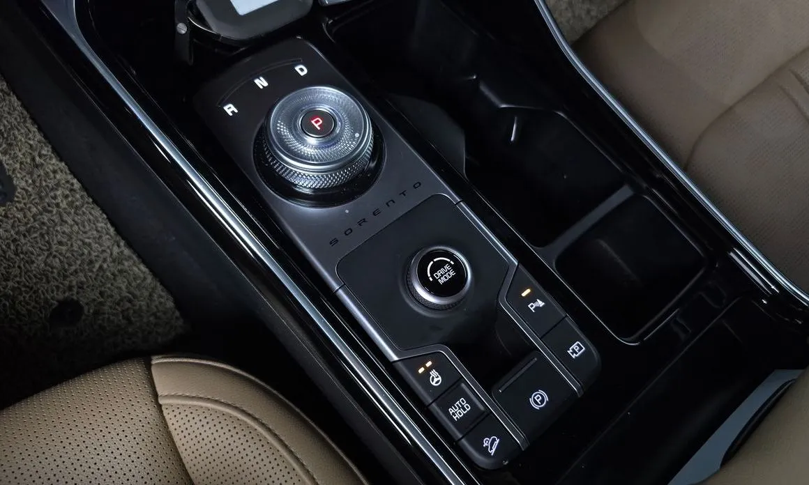 Kia Sorento — фото 9