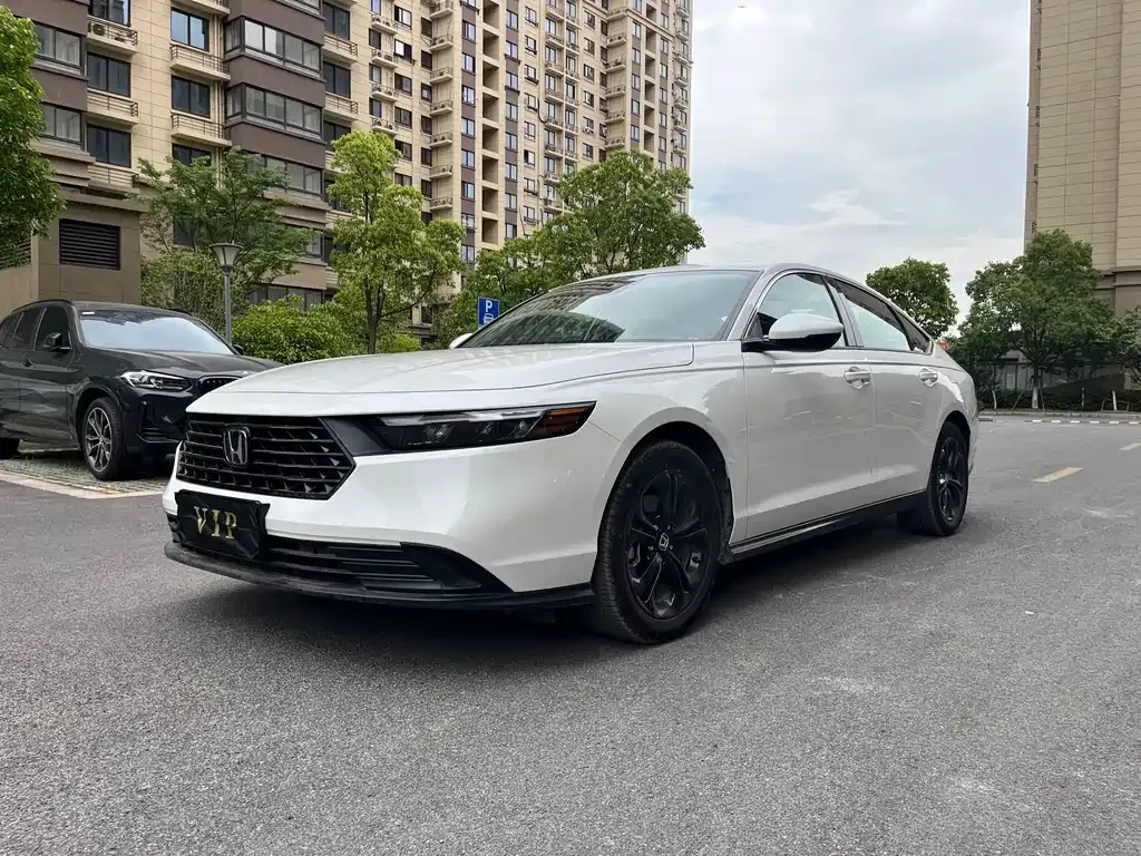 Honda Accord — фото 1