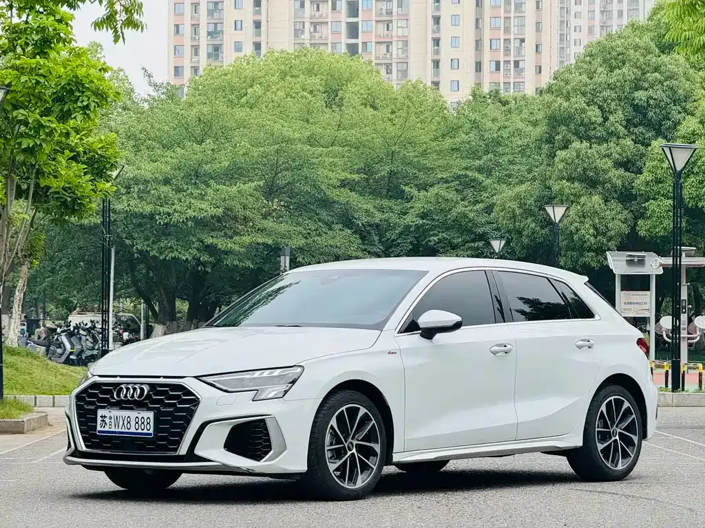 Audi A3 — фото 1