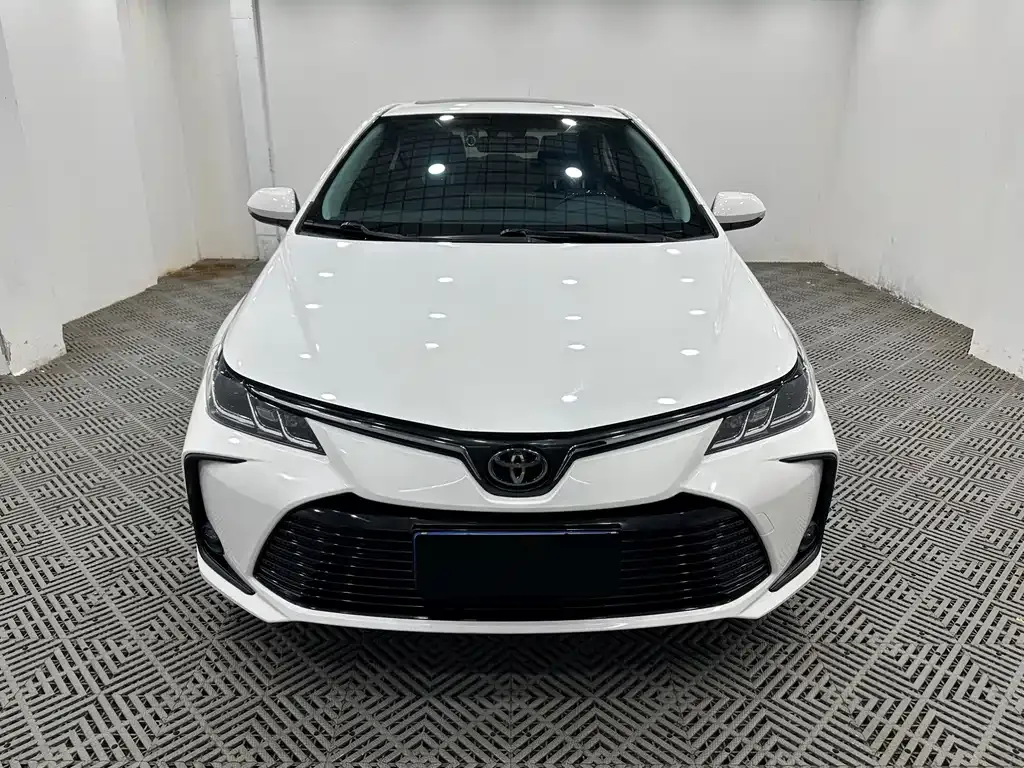 Toyota Corolla — фото 7