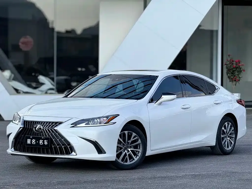 Lexus ES — фото 1