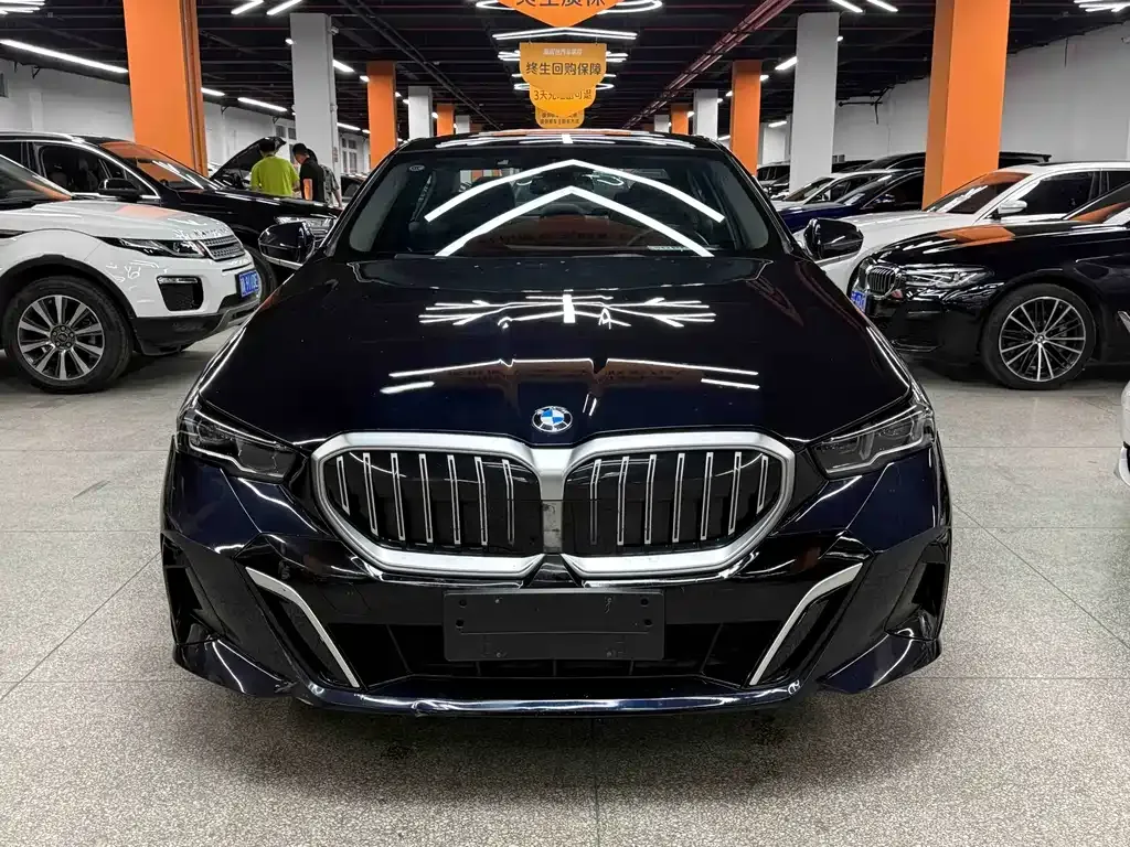 BMW 5 Series — фото 1