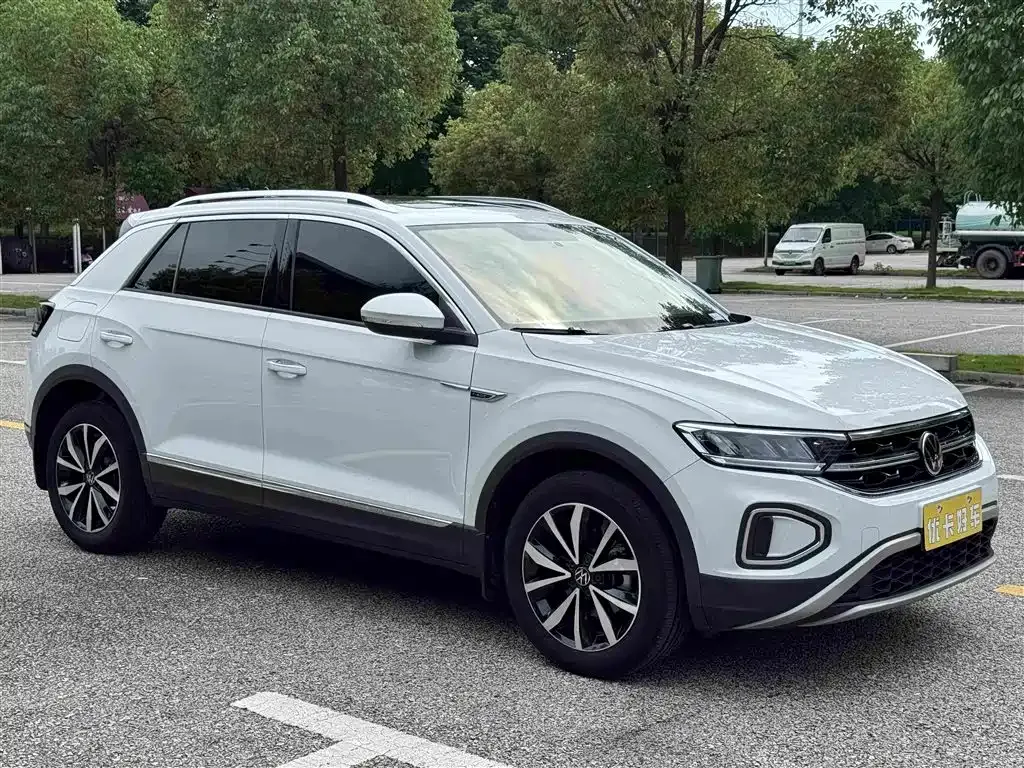 Volkswagen T-Roc — фото 10