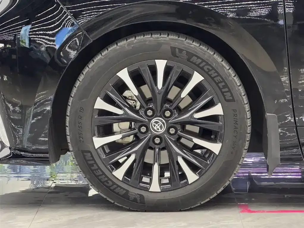 Toyota Alphard — фото 8