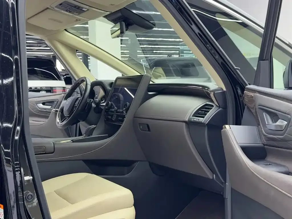 Toyota Alphard — фото 5