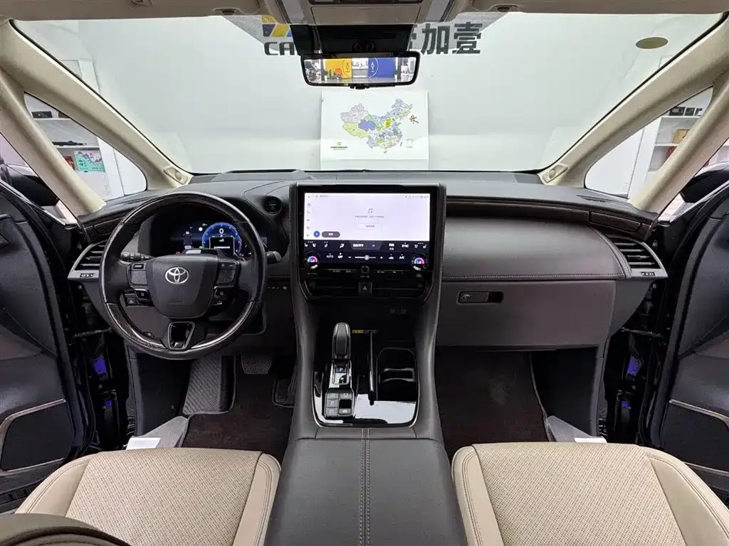 Toyota Alphard — фото 3