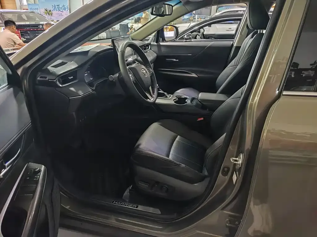 Toyota Harrier — фото 10