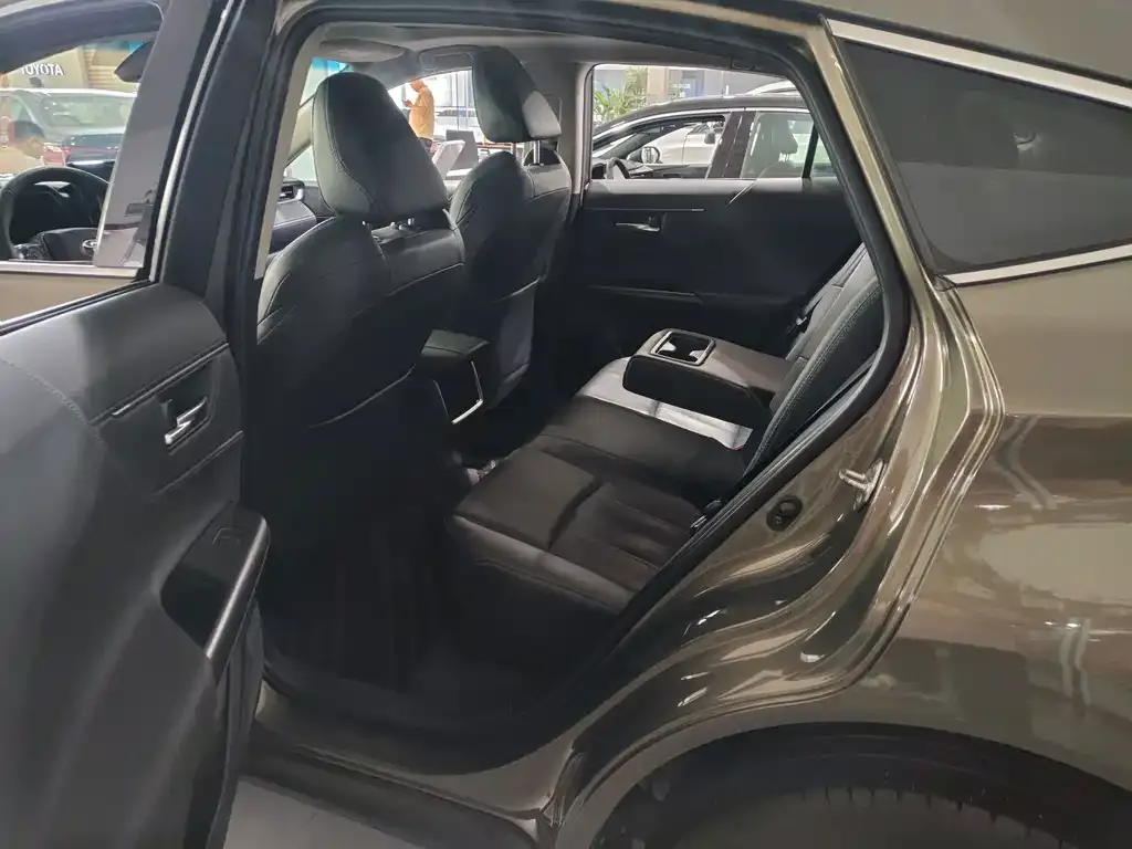 Toyota Harrier — фото 2