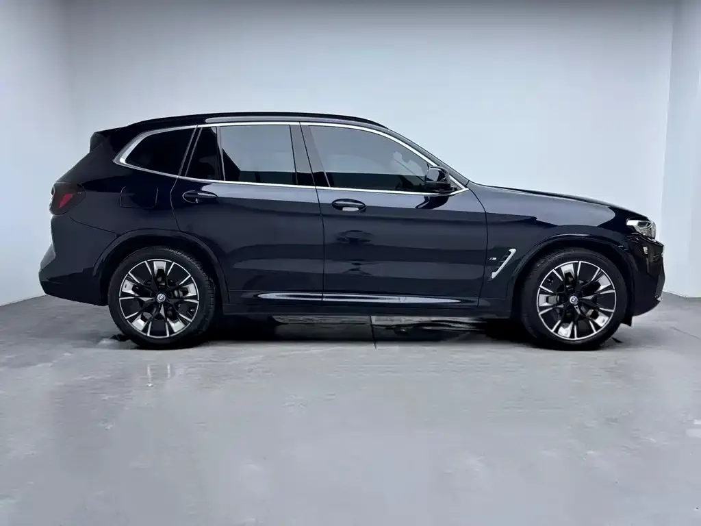 BMW iX3 — фото 5