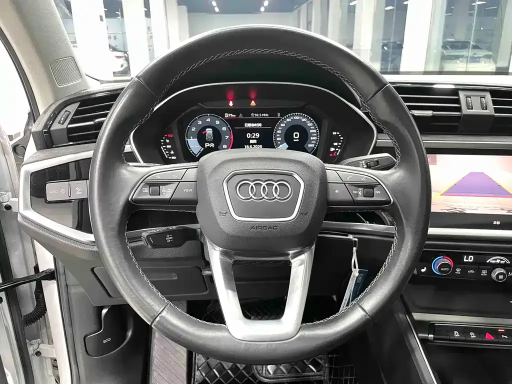 Audi Q3 — фото 7