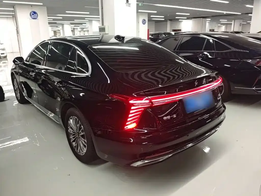 Hongqi H5 — фото 10