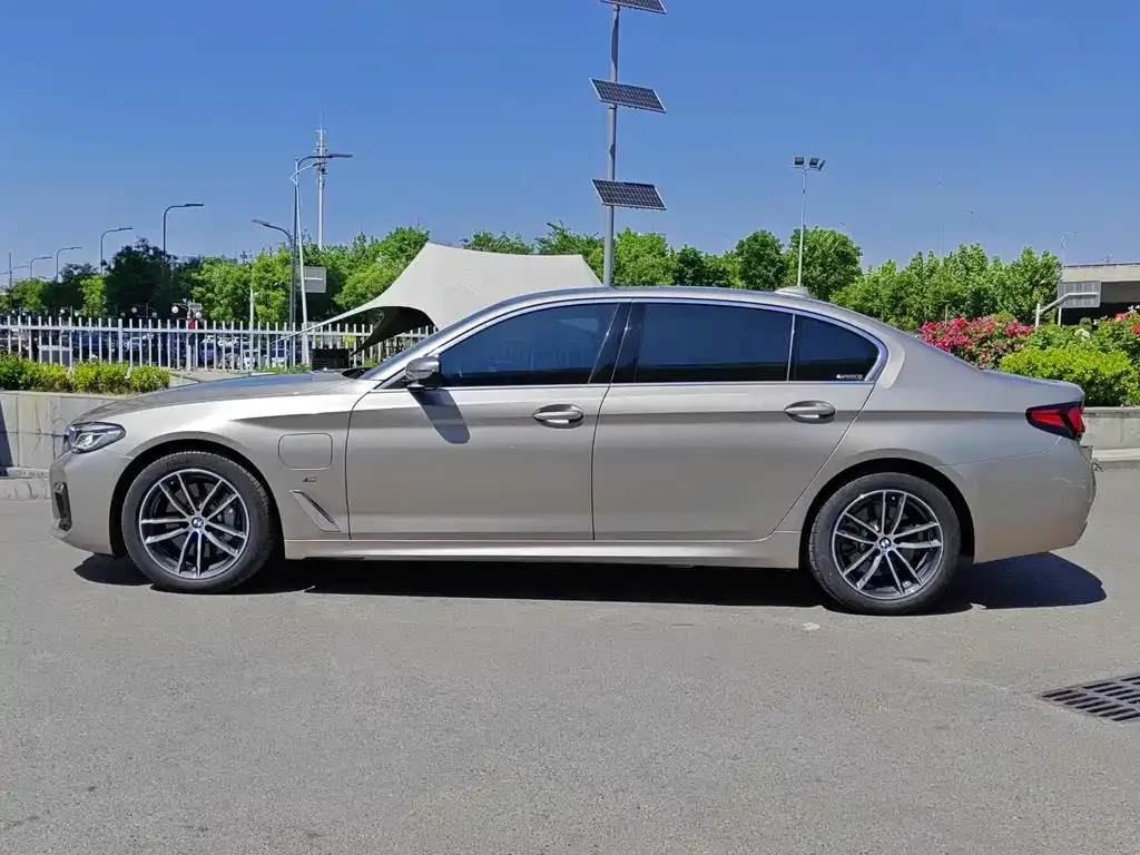 BMW 5 Series New Energy — фото 7