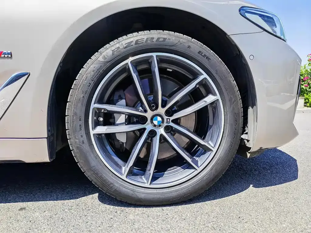BMW 5 Series New Energy — фото 2