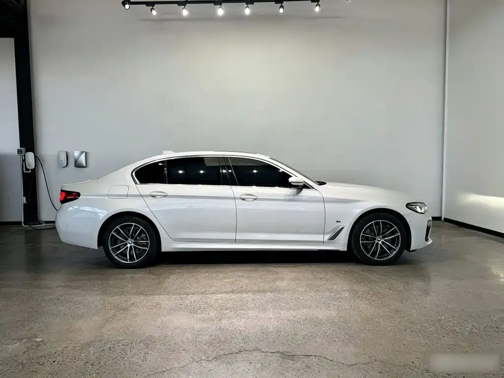 BMW 5 Series — фото 4
