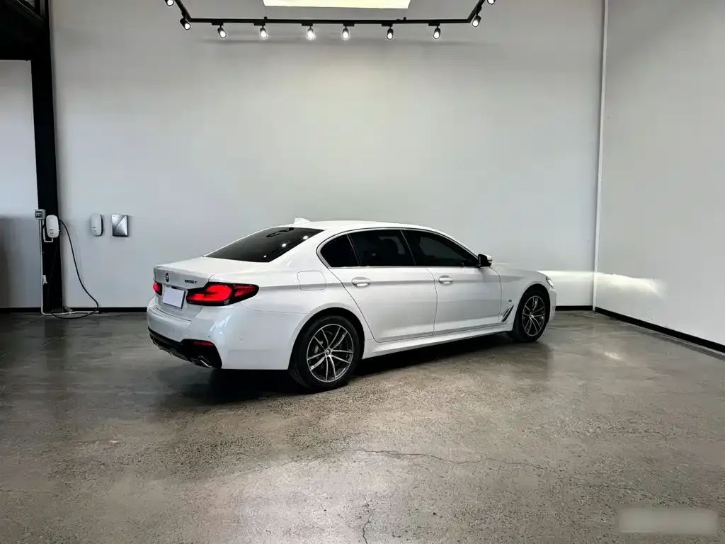 BMW 5 Series — фото 6