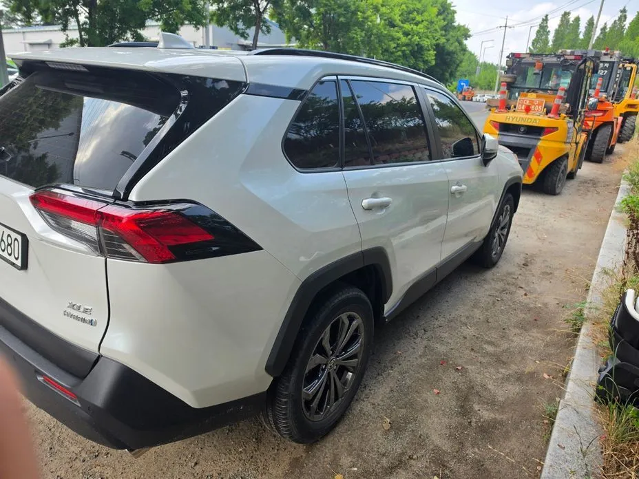 Toyota RAV4 2023 из KR, фото 9