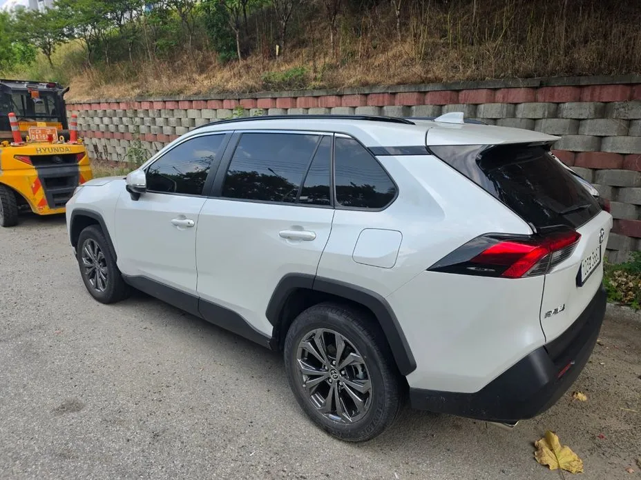 Toyota RAV4 2023 из KR, фото 5