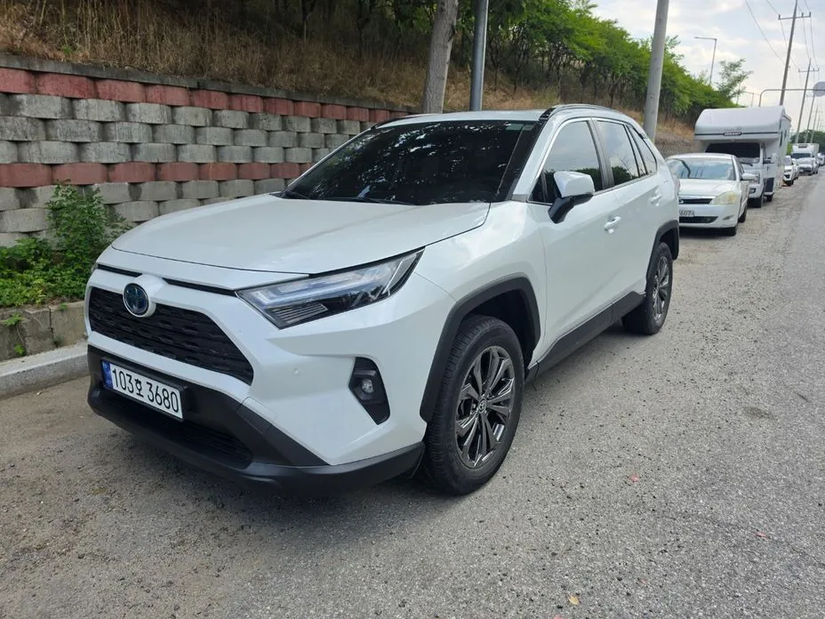 Toyota RAV4 2023 из KR, фото 3