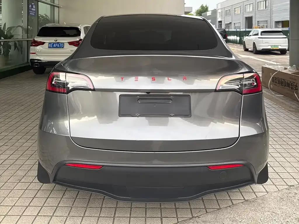 Tesla Model Y — фото 7