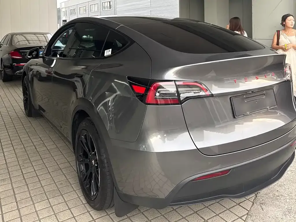 Tesla Model Y — фото 6
