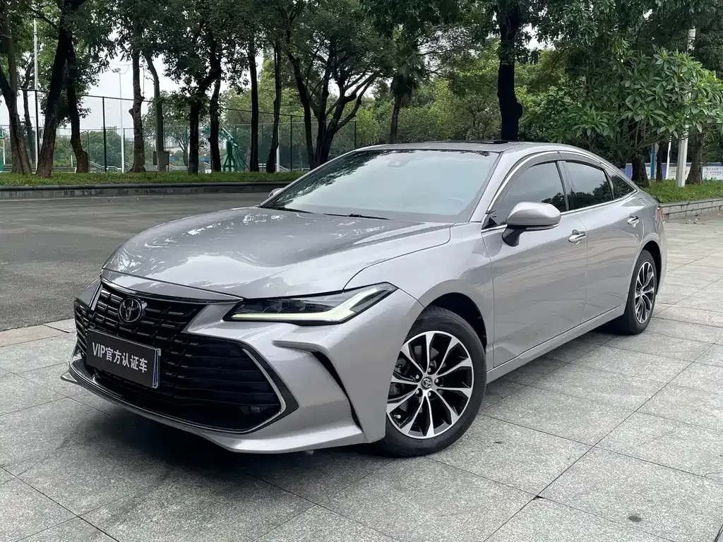 Toyota Avalon — фото 1