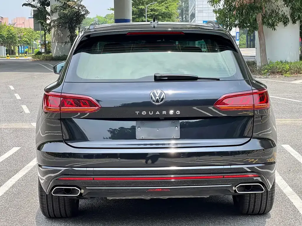 Volkswagen Touareg — фото 8