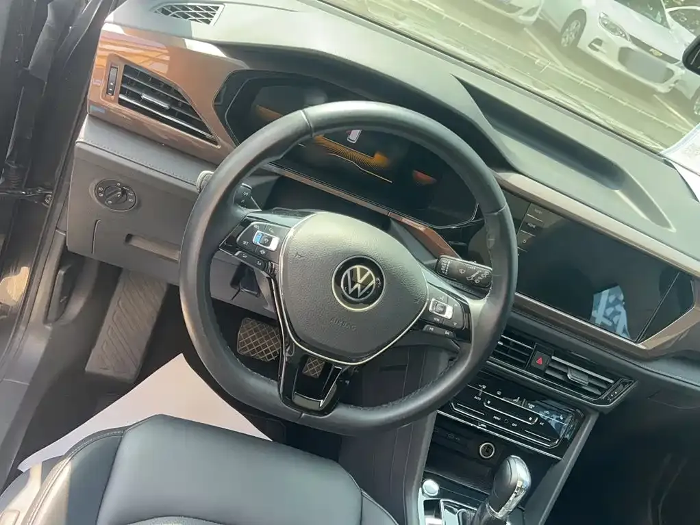 Volkswagen Tharu — фото 8