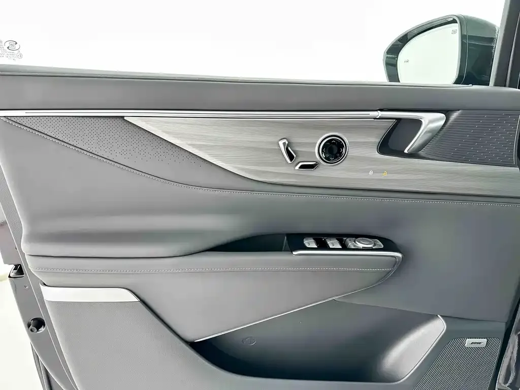 Buick GL8 Hybrid — фото 9