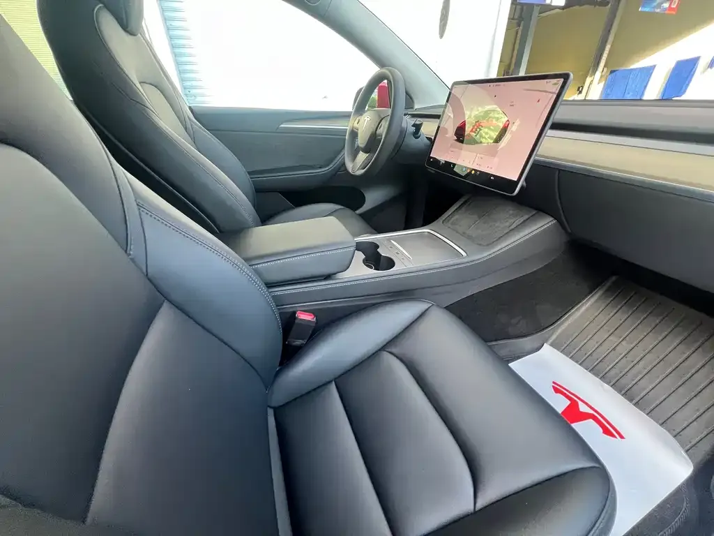 Tesla Model Y — фото 6
