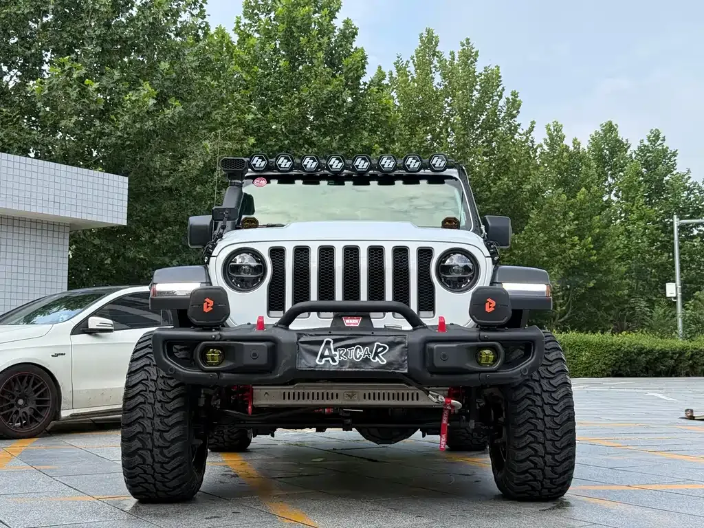 Jeep Wrangler — фото 1