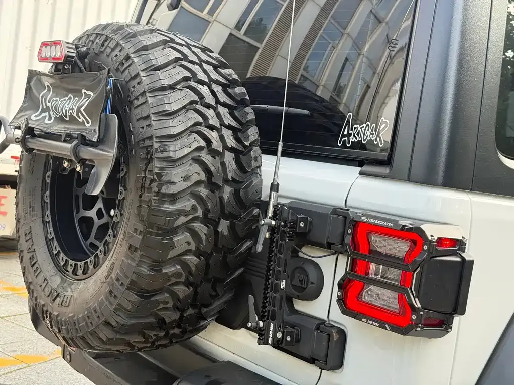 Jeep Wrangler — фото 3