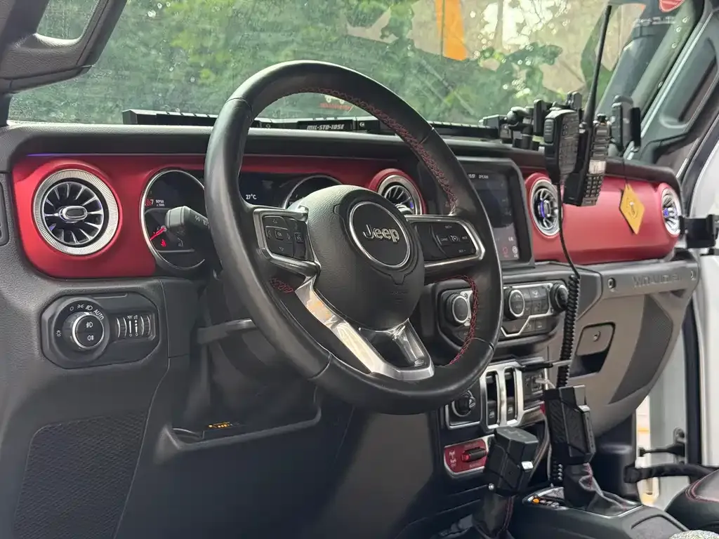 Jeep Wrangler — фото 10