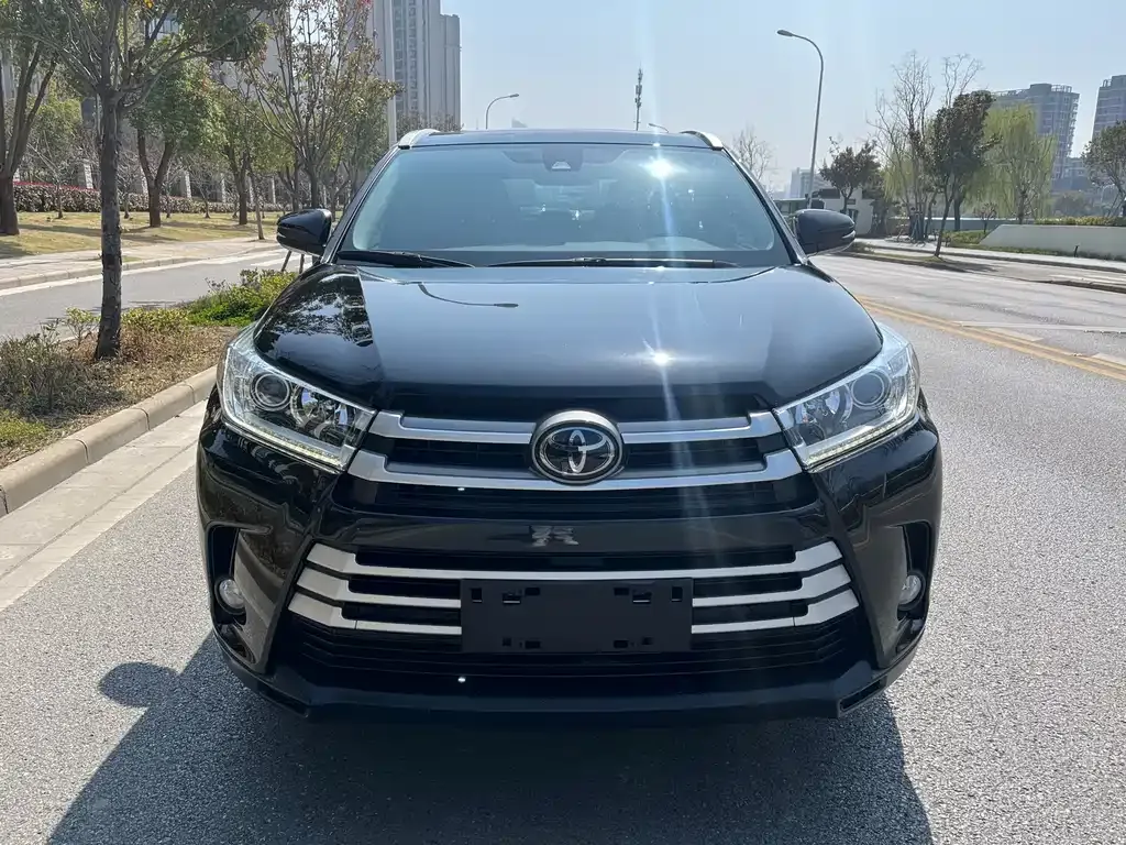Toyota Highlander — фото 8