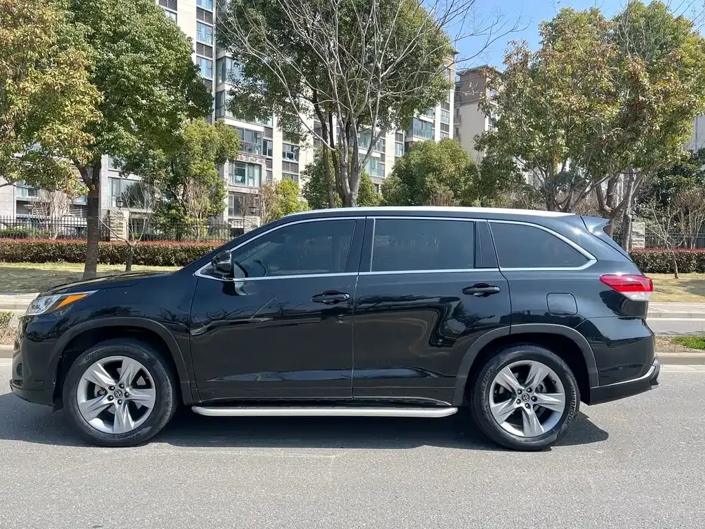 Toyota Highlander — фото 4